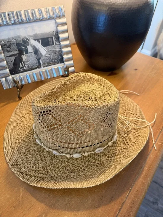 NWT Altar'd State Natural Woven Sun Hat with Cowrie Shell Band - Picture 4 of 7